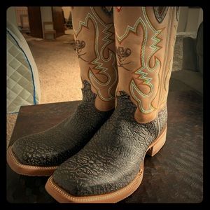 Twisted x square toe western boot.